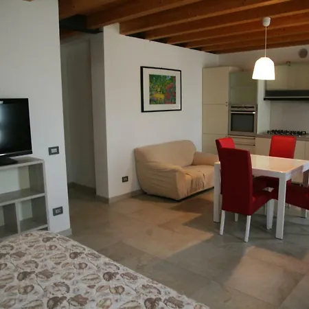 Ca' Vittori 3* فاليجيو سول مينشيو